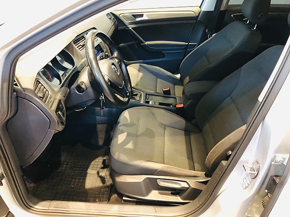 Volkswagen Golf VII 7 of 9