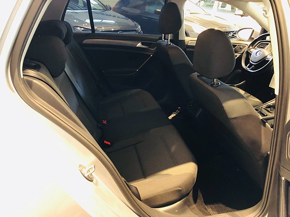 Volkswagen Golf VII 6 of 9
