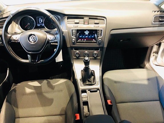 Volkswagen Golf VII 8 of 9
