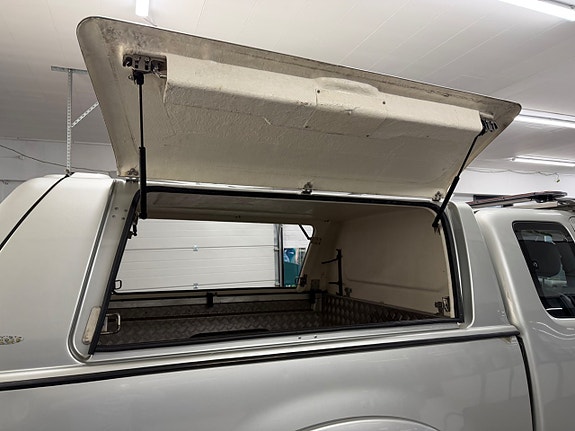 Toyota HiLux 9 of 27