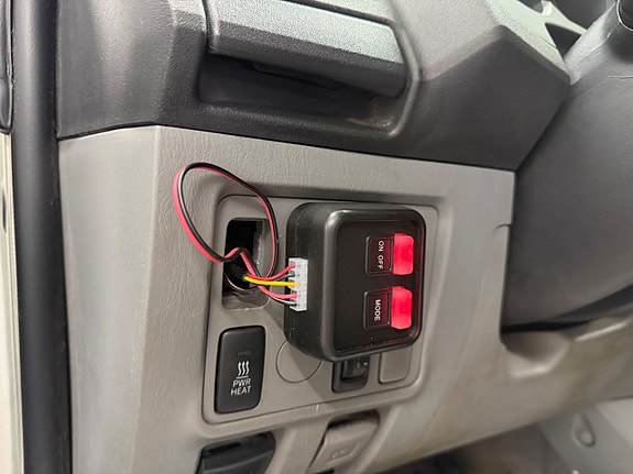 Toyota HiLux 22 of 27