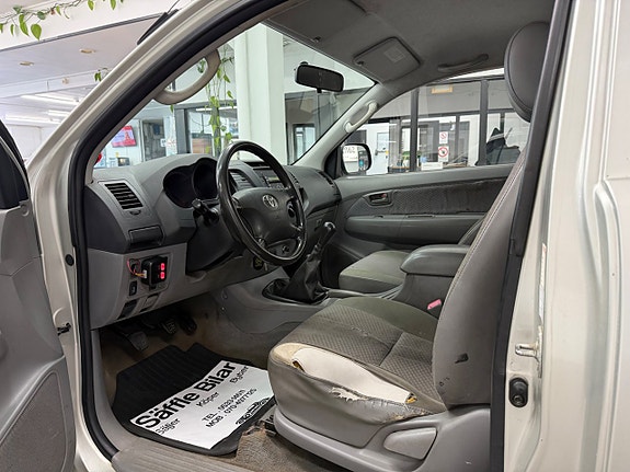 Toyota HiLux 21 of 27