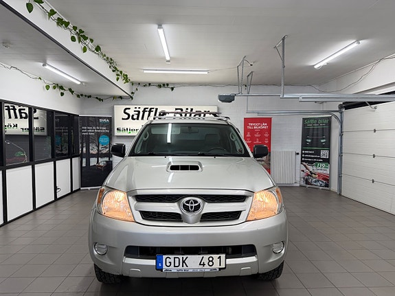 Toyota HiLux 7 of 27