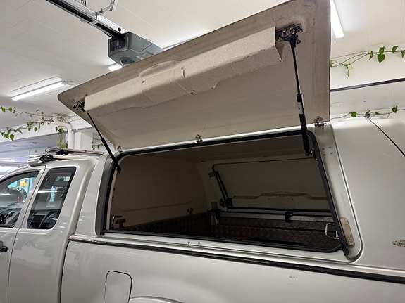 Toyota HiLux 8 of 27