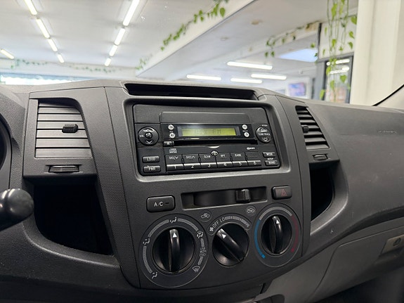 Toyota HiLux 24 of 27