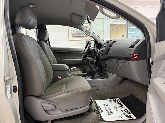 Toyota HiLux 15 of 27