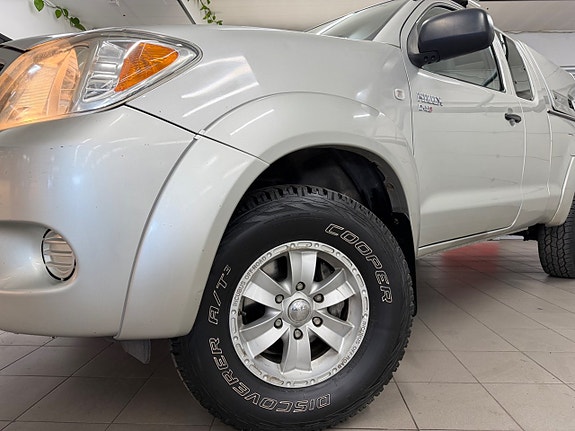 Toyota HiLux 10 of 27