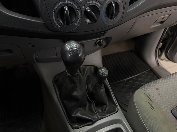 Toyota HiLux 27 of 27
