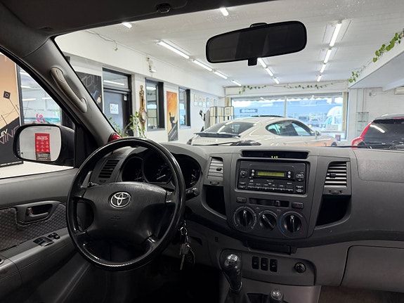 Toyota HiLux 20 of 27