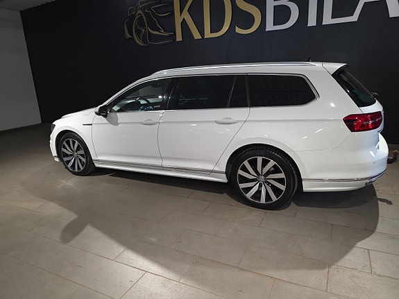 Volkswagen Passat 2 of 5