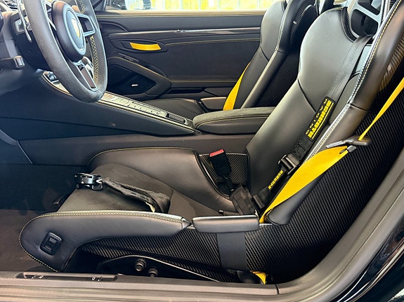 Porsche 718 Cayman GT4 8 of 21