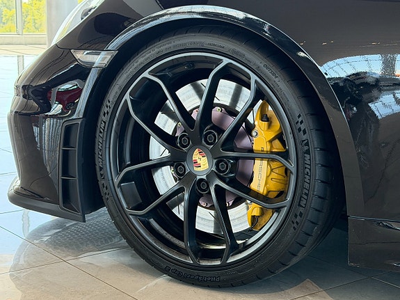 Porsche 718 Cayman GT4 21 of 21