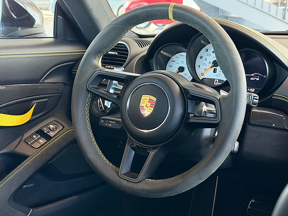 Porsche 718 Cayman GT4 12 of 21