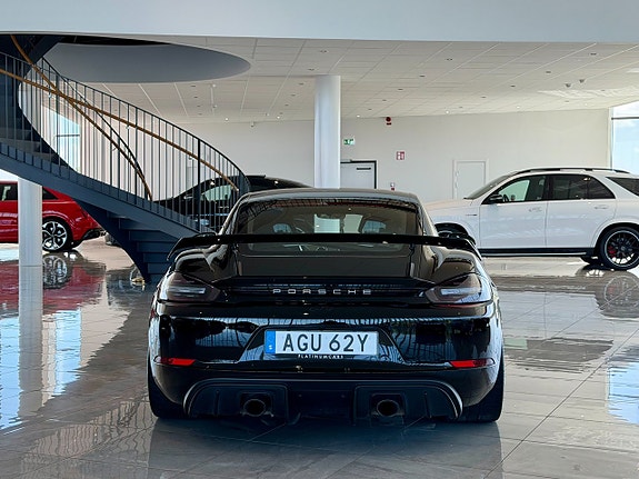 Porsche 718 Cayman GT4 4 of 5