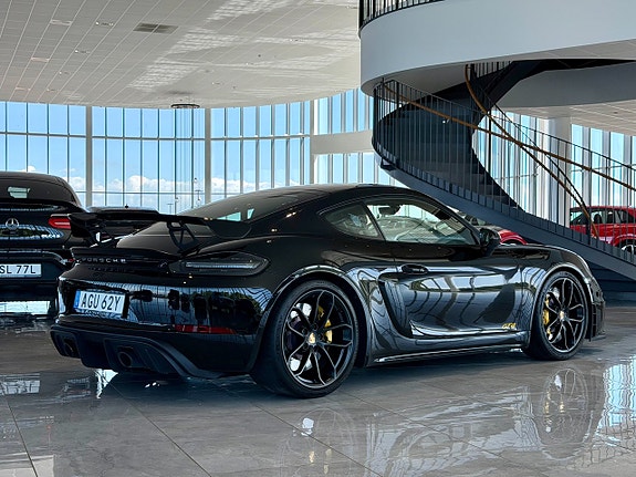 Porsche 718 Cayman GT4 5 of 5