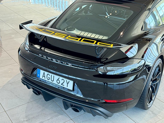 Porsche 718 Cayman GT4 6 of 21