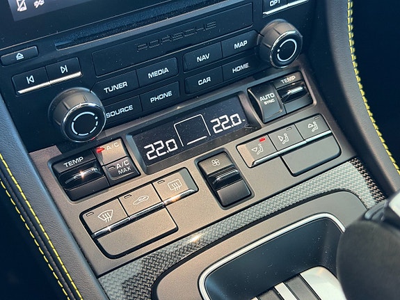 Porsche 718 Cayman GT4 15 of 21