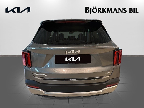 Kia Sorento 5 of 24