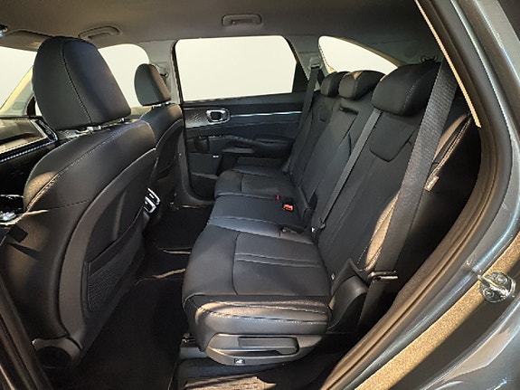 Kia Sorento 9 of 24