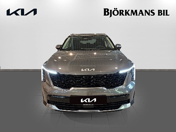 Kia Sorento 2 of 24