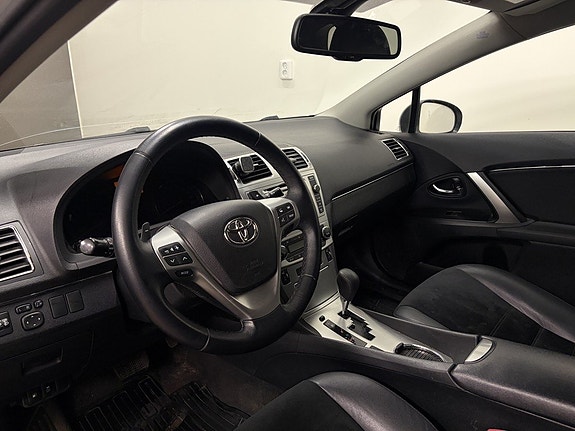 Toyota Avensis 8 of 12