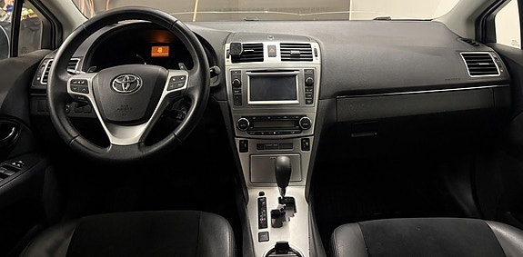 Toyota Avensis 7 of 12