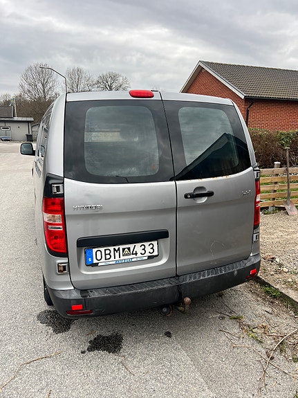 Hyundai H-1 3 of 5