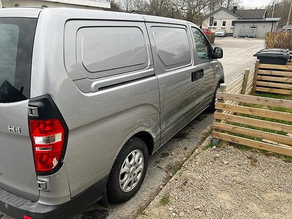 Hyundai H-1 4 of 5