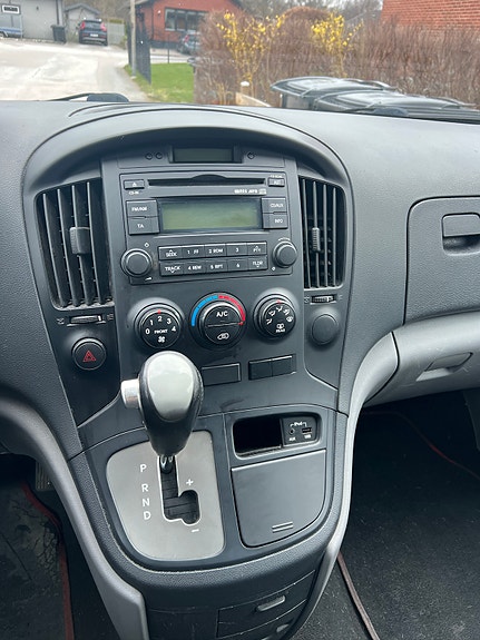 Hyundai H-1 2 of 5