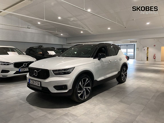 Volvo XC40 3 of 5