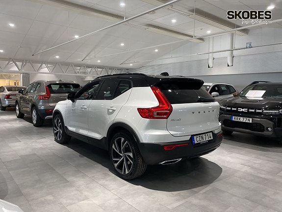 Volvo XC40 4 of 5