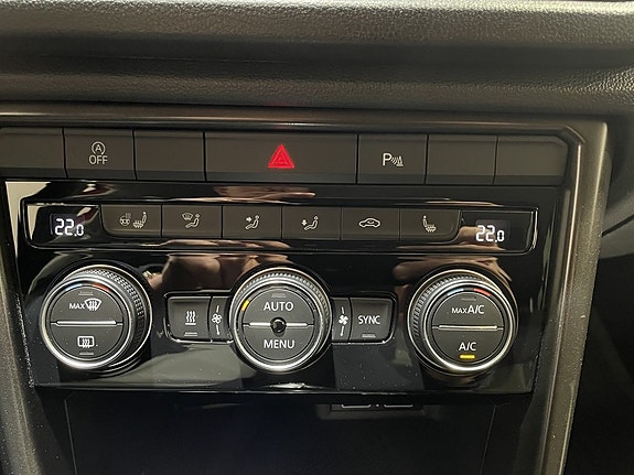 Volkswagen T-Roc 11 of 18