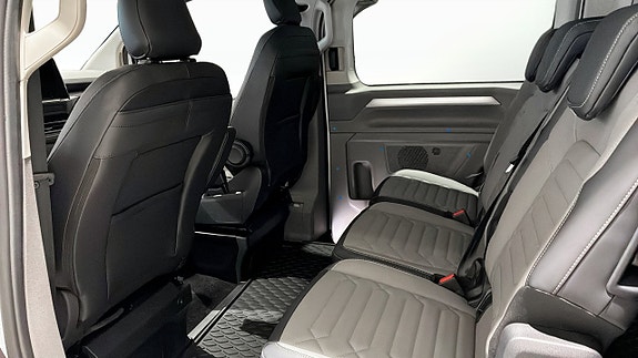 Volkswagen Caravelle 11 of 12