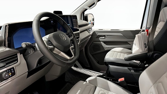 Volkswagen Caravelle 7 of 12