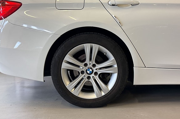 BMW 318d 10 of 18