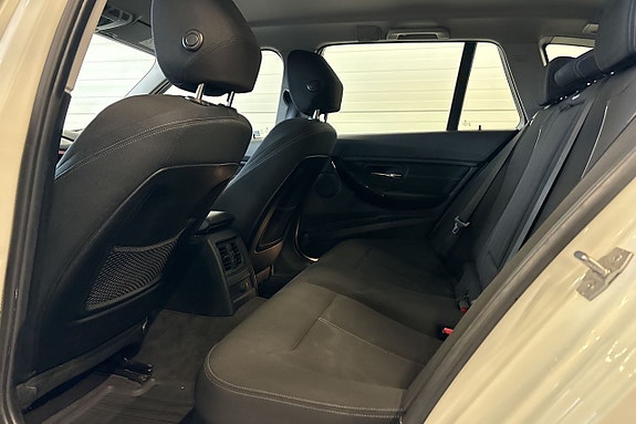 BMW 318d 17 of 18