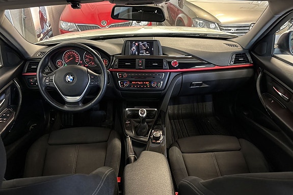 BMW 318d 14 of 18