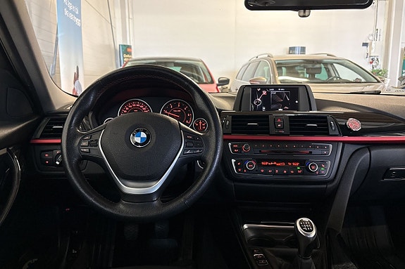 BMW 318d 15 of 18
