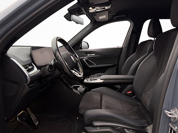 BMW iX1 12 of 30