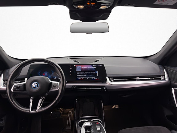 BMW iX1 14 of 30