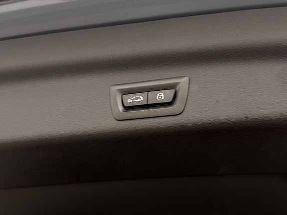 BMW iX1 10 of 30