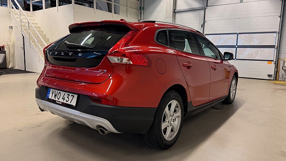 Volvo V40 Cross Country 3 of 5