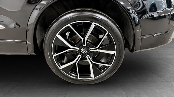 Volkswagen Tiguan 6 of 12