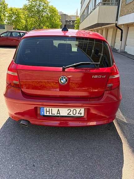 BMW 120d 4 of 5