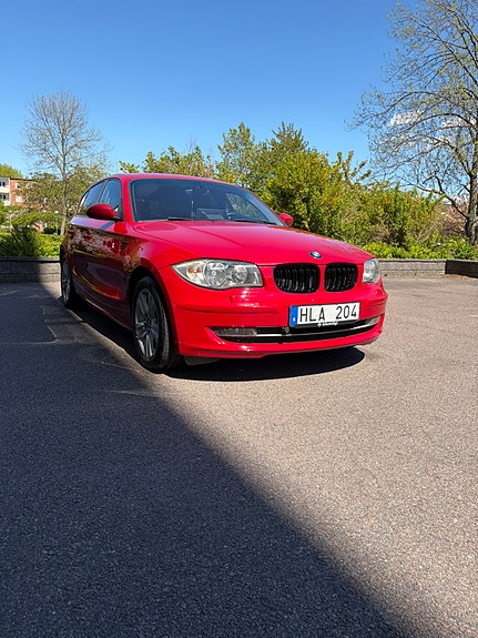 BMW 120d 2 of 5