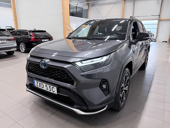 Toyota RAV4 Plug-in Hybrid 3 of 5