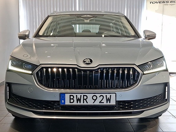 Skoda Superb 2 of 5