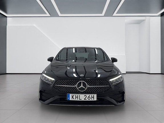 Mercedes-Benz A200 2 of 5