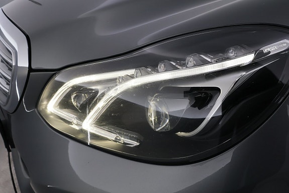 Mercedes-Benz E220 9 of 21