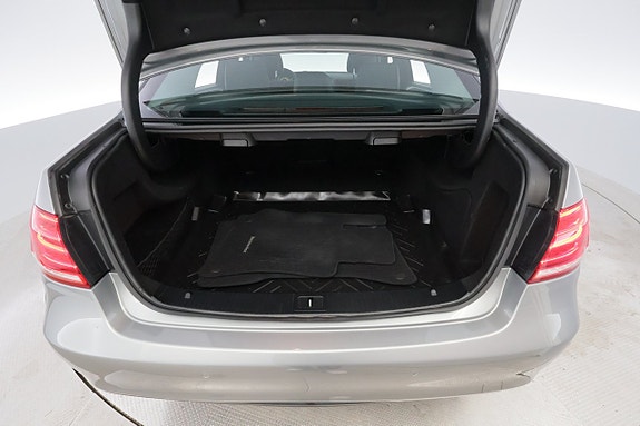 Mercedes-Benz E220 12 of 21
